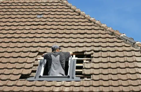 Pose de velux - Mézières-sur-Ponthouin
